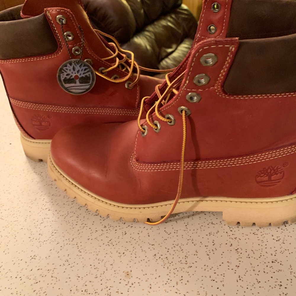 New timberland maroon boots size 10